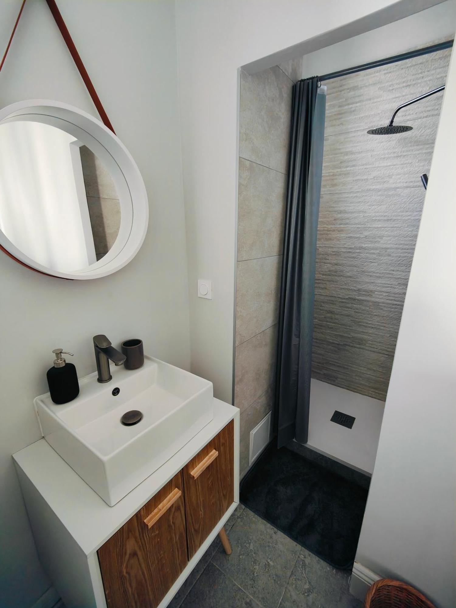 Self-Checkin Town House - Rooms To Rent In A Beautiful Modern Town House - Not A Hotel - Location De Chambres Avec Arrivee En Autonomie - Extra Fee For Sheets And Towels - Private Parking - Check Your Plateform Inbox And Follow Check-In Instructions Saint-Romain-en-Gal Екстер'єр фото