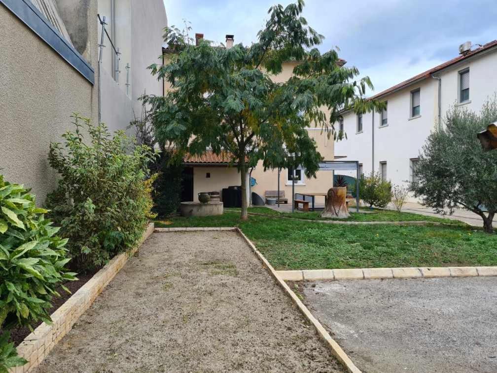 Self-Checkin Town House - Rooms To Rent In A Beautiful Modern Town House - Not A Hotel - Location De Chambres Avec Arrivee En Autonomie - Extra Fee For Sheets And Towels - Private Parking - Check Your Plateform Inbox And Follow Check-In Instructions Saint-Romain-en-Gal Екстер'єр фото