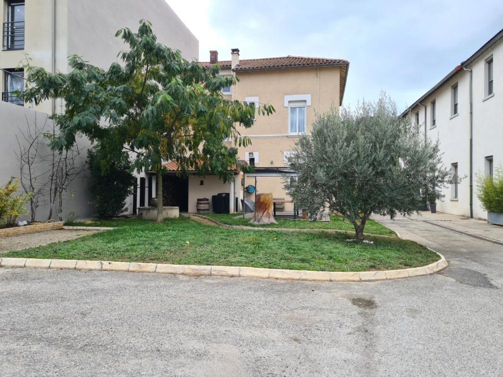 Self-Checkin Town House - Rooms To Rent In A Beautiful Modern Town House - Not A Hotel - Location De Chambres Avec Arrivee En Autonomie - Extra Fee For Sheets And Towels - Private Parking - Check Your Plateform Inbox And Follow Check-In Instructions Saint-Romain-en-Gal Екстер'єр фото